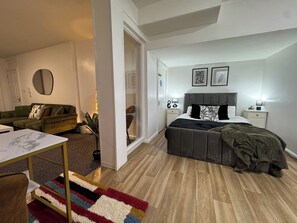 1 bedroom, desk, iron/ironing board, free WiFi - Cosy Studio Escape in Ilkeston with Netflix (Ilkeston)