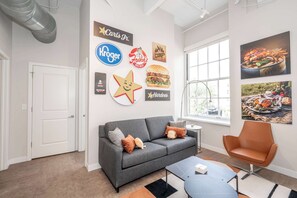 Appartement, 2 grands lits, cuisine, vue ville (The 333 Suites 203) | Coin séjour