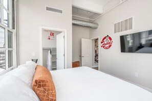 Apartment, 2 Queen Beds, Kitchen, City View (The 333 Suites 203) | 2 bedrooms, individually decorated, individually furnished