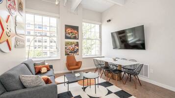 Appartement, 2 queensize bedden, keuken, uitzicht op stad (The 333 Suites 203) | Kameruitzicht