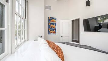 Apartment, 2 Queen Beds, Kitchen, City View (The 333 Suites 203) | 2 bedrooms, individually decorated, individually furnished