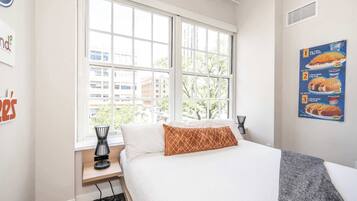 Apartamento, 2 camas Queen, cozinha, vista para a cidade (The 333 Suites 203) | 2 quartos, individualmente decorados, individualmente mobiliados