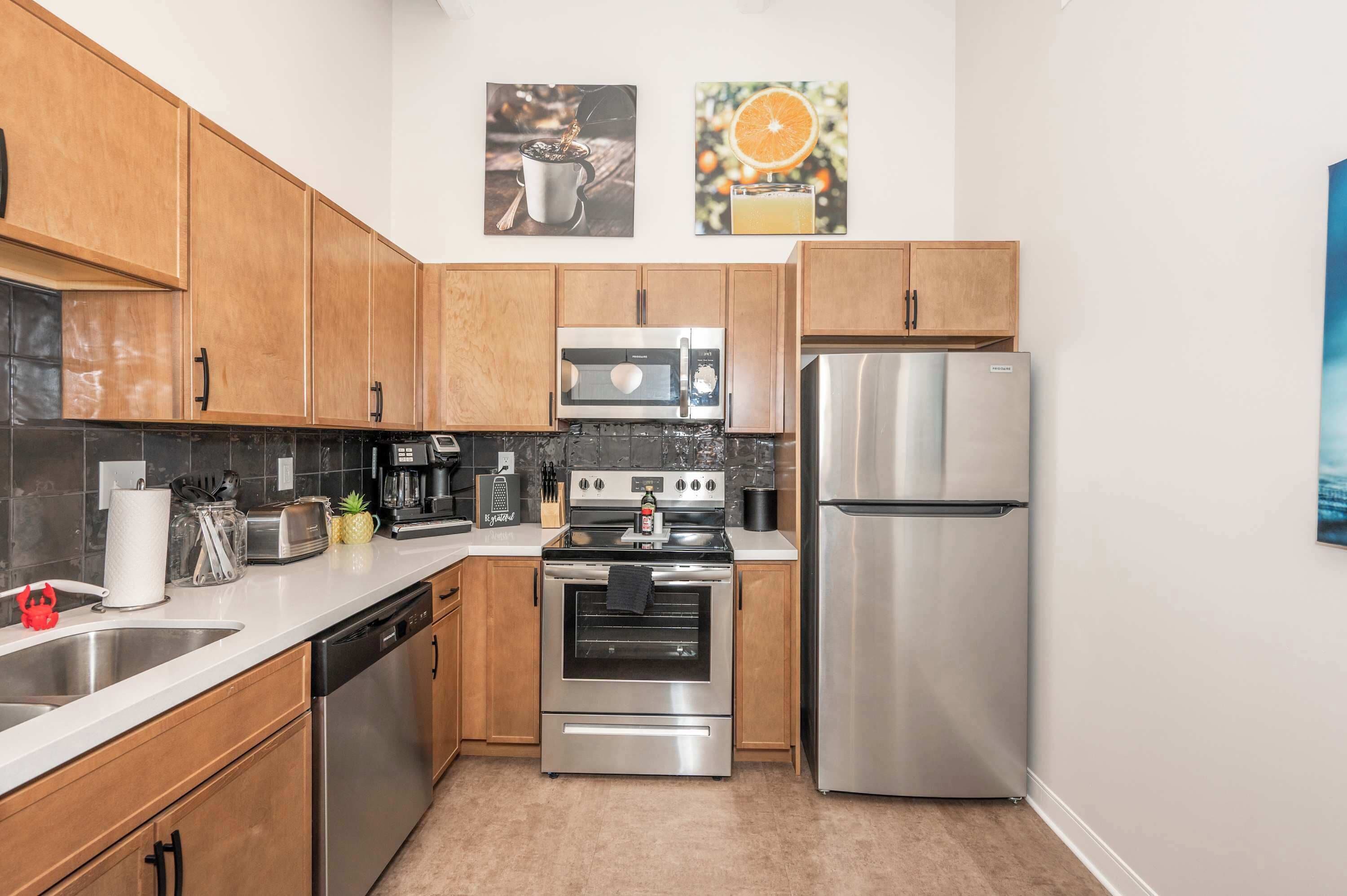 Apartment, 2 Queen Beds, Kitchen, City View (The 333 Suites 203) | Private kitchen