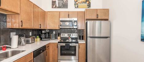 Apartment, 2 Queen Beds, Kitchen, City View (The 333 Suites 203) | Private kitchen