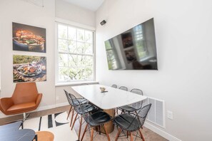 Appartamento, 2 letti queen, cucina, vista città (The 333 Suites 203) | Ristoranti