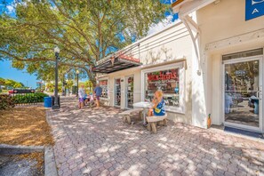A storefront with a sign for 'Strachan's Homemade Ice Cream & Desserts' and a visible entrance. - Walk Downtown | Private Patio | Pool | Pets | Sunny (Dunedin)