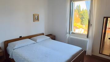 BĂŒgeleisen/BĂŒgelbrett, WLAN, BettwĂ€sche