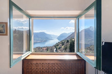 Interni. Appartamento 'Finestra Sul Lago Bellagio' con Vista Lago, Terrazza Privata e Wi-Fi