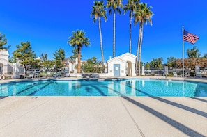 Pool - Stylish 2BR 2BA Chandler Townhome with Vaulted Ceilings & private patio (Chandler)