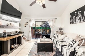 Room - Stylish 2BR 2BA Chandler Townhome with Vaulted Ceilings & private patio (Chandler)