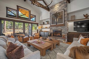 TV, fireplace - Executive Escape with Access to Forest House (Sunriver)