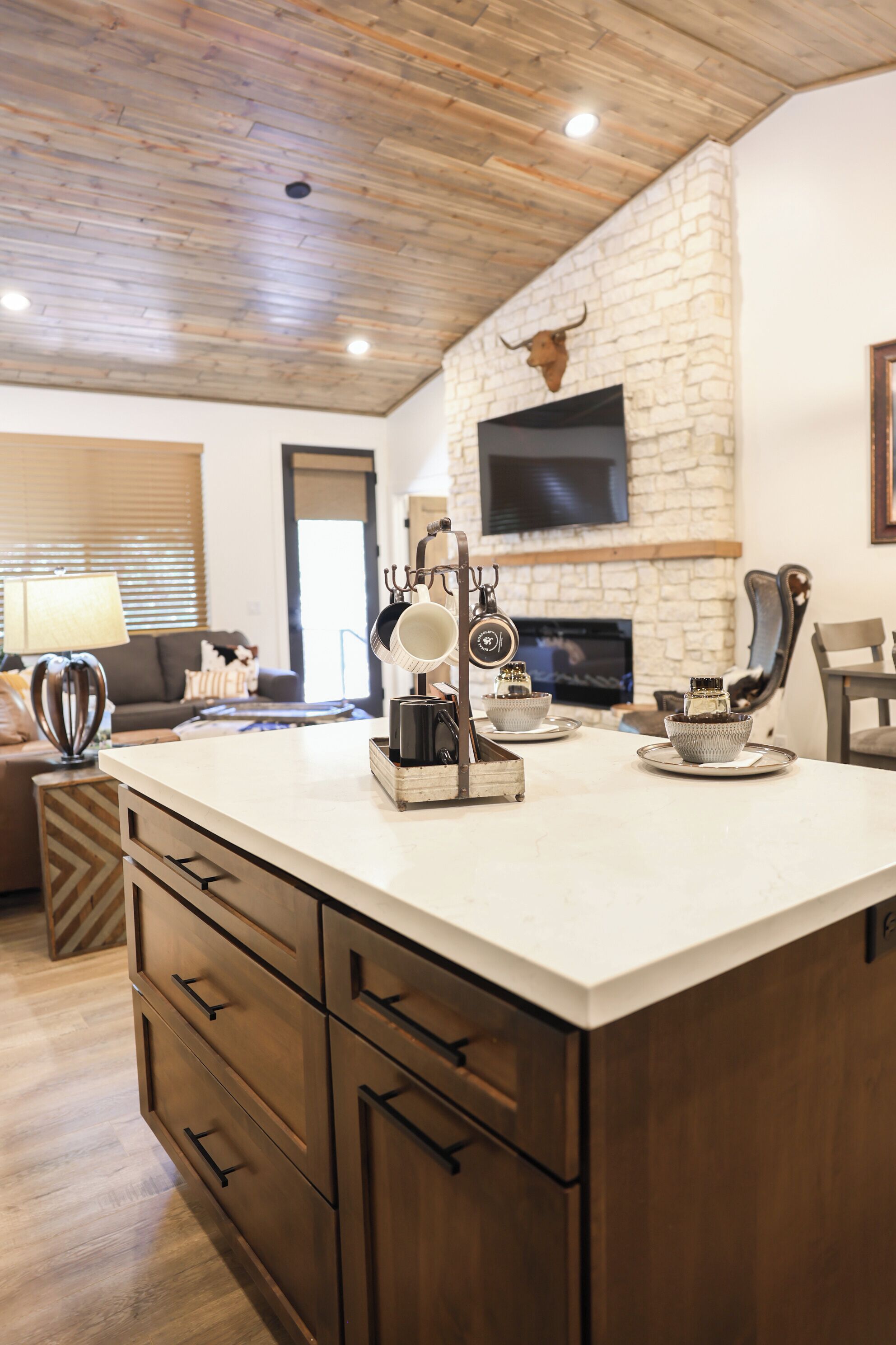 Televisie en een open haard