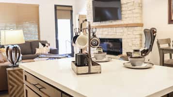 Télévision, cheminée