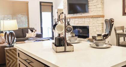 Peaceful Mountain Cabin-Newly updated- Family Friendly- Near Ski Resort