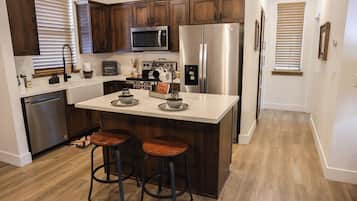 Micro-ondes, four, plaque de cuisson, lave-vaisselle