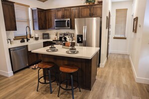 Micro-ondes, four, plaque de cuisson, lave-vaisselle