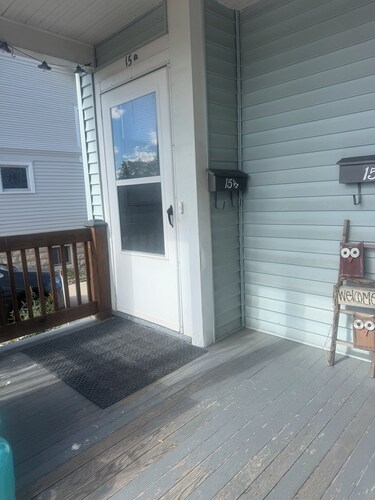 Newly Renovated walk up apartment near everything