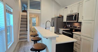 NEW 1 Bed + Loft, 1 min drive to Boat Ramps/Playground/Swimming. 15 min Rocker B