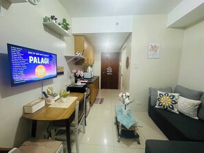 Interior - Cheerful Pasay Getaway - Entire Apartment for Rent (Pasay)