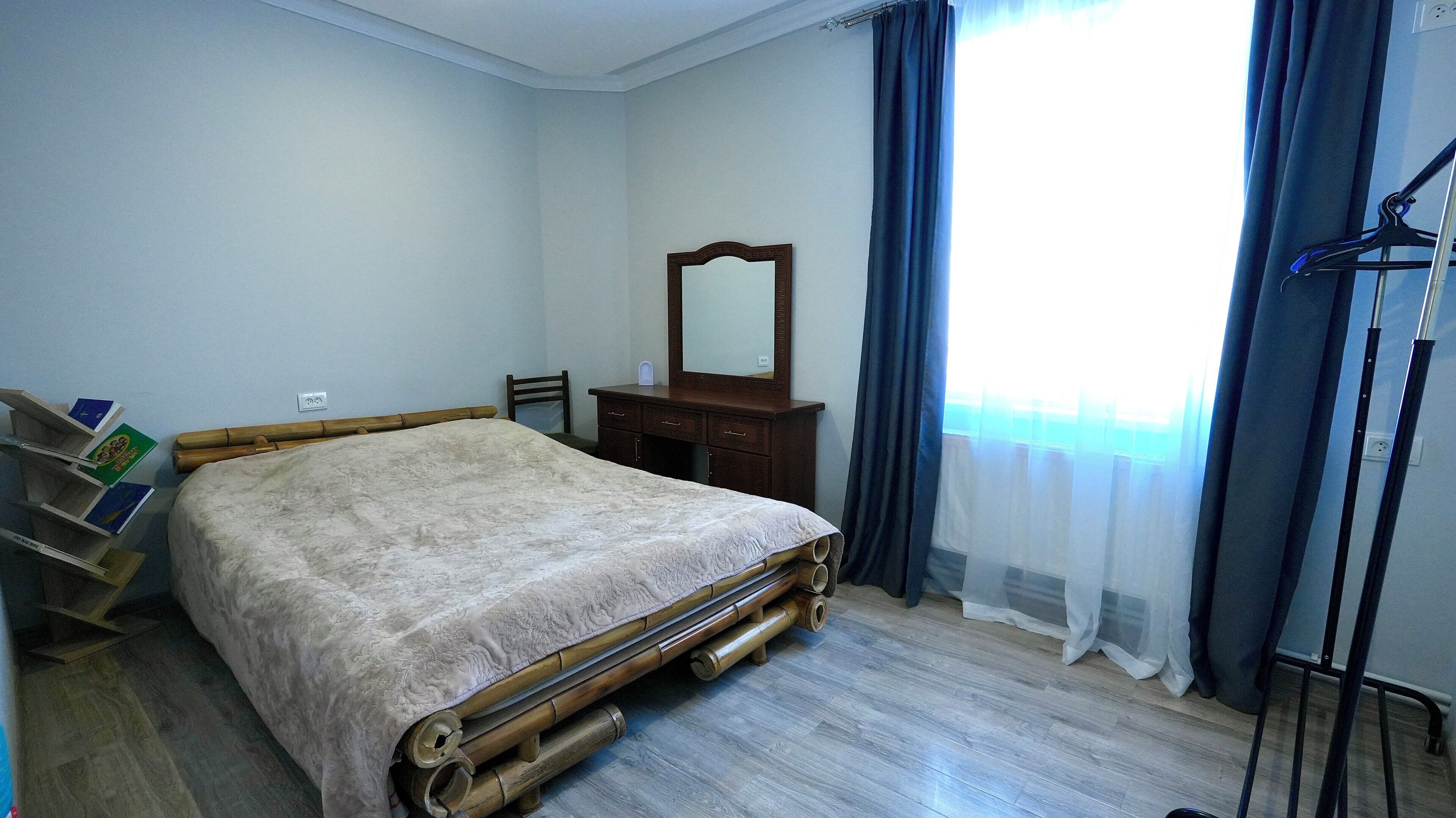 2 bedrooms, desk, iron/ironing board, internet