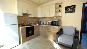 Fridge, microwave, stovetop, electric kettle - SD House Dilijan (Dilijan)