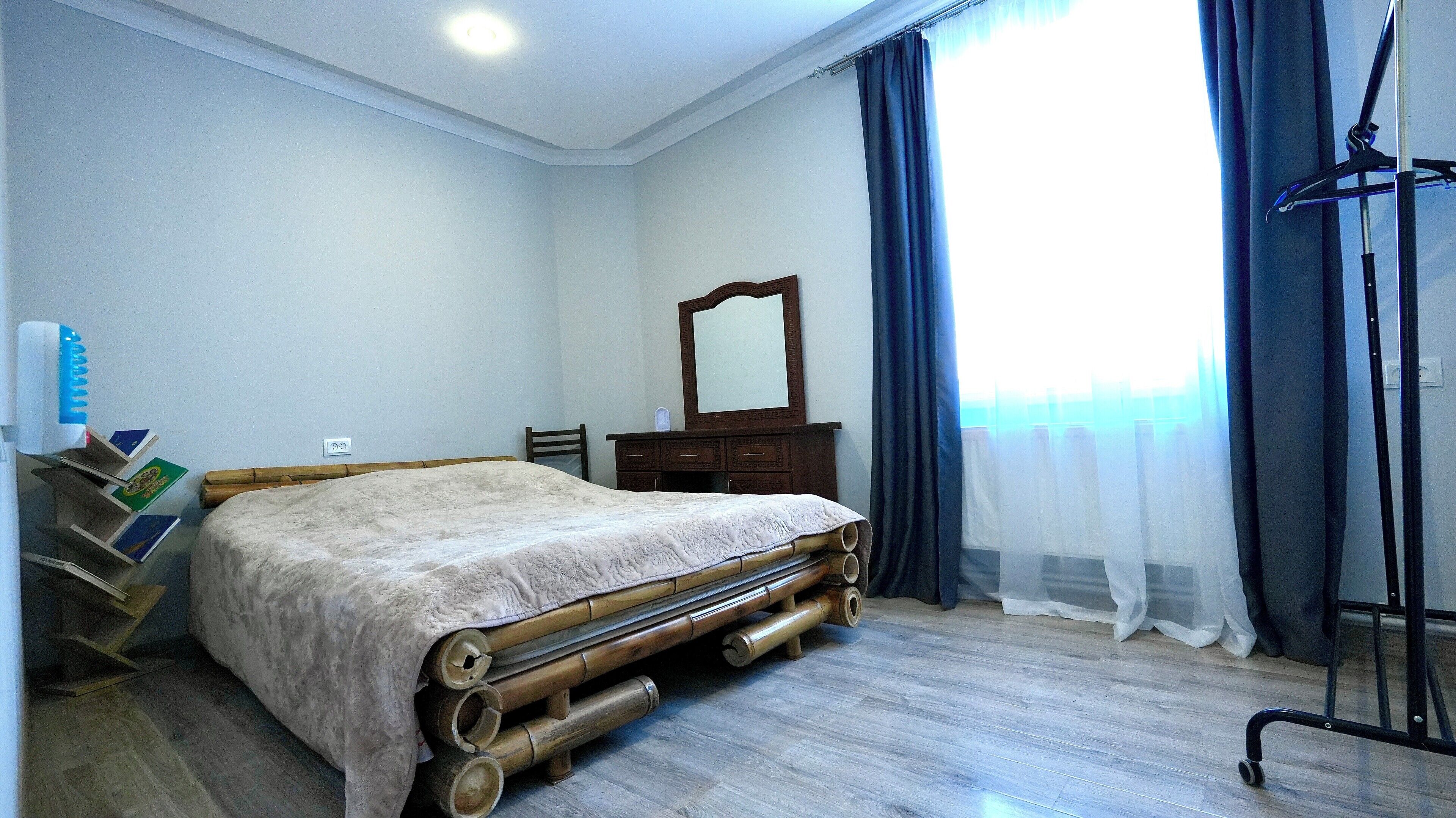 Iron/ironing board, internet, bed sheets