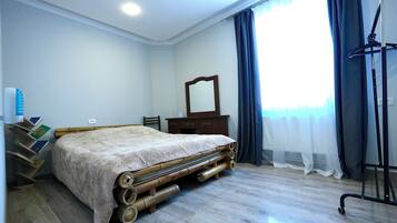 Iron/ironing board, internet, bed sheets