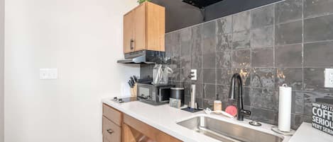 Studio, 1 grand lit, cuisine, vue ville (The 333 Suites 204) | Cuisine privée