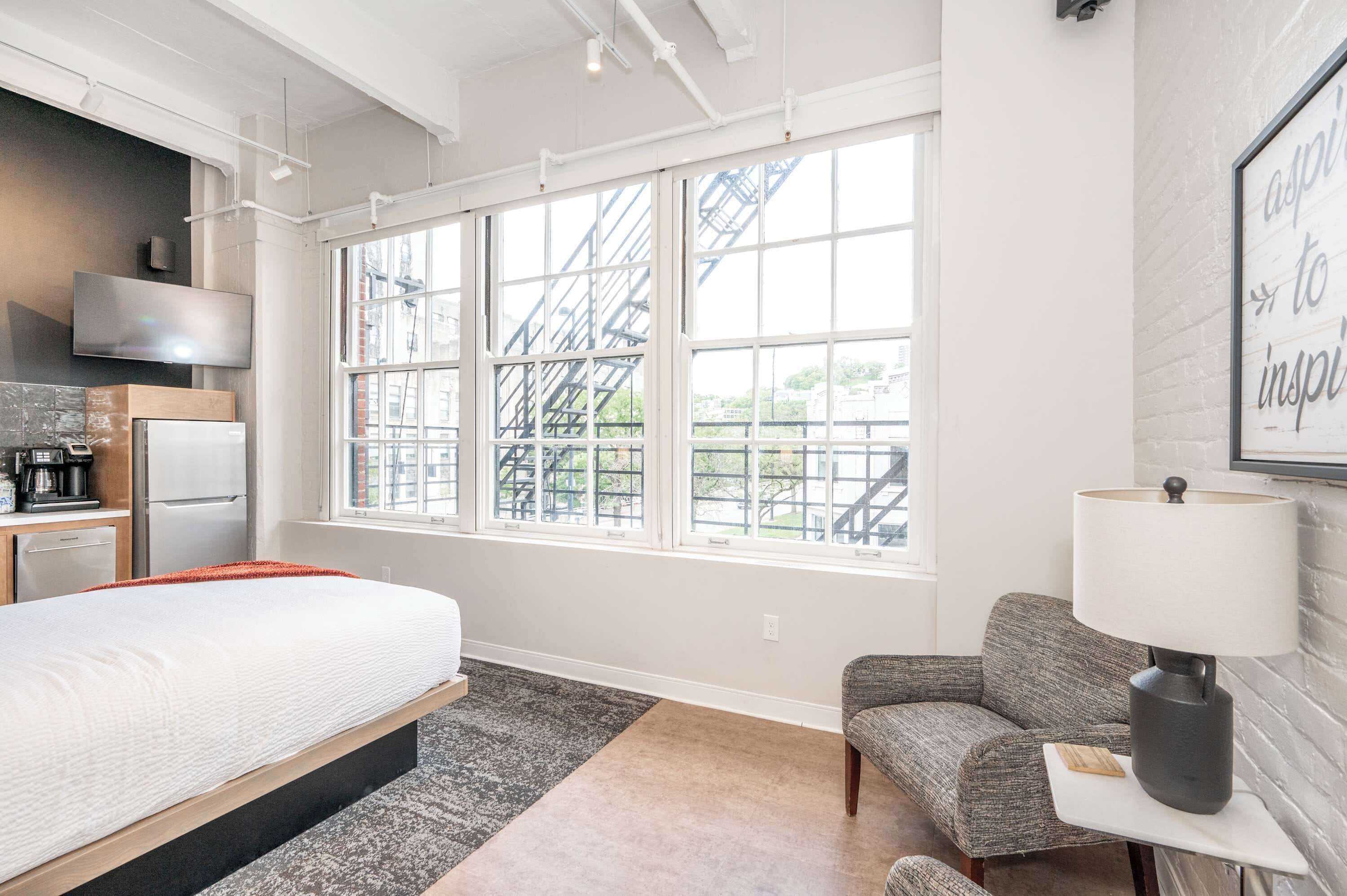 Studio, 1 queensize-seng, kjøkken, byutsikt (The 333 Suites 204) | Utsikt fra rommet