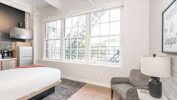 Monolocale, 1 letto queen, cucina, vista città (The 333 Suites 204) | Vista dalla camera