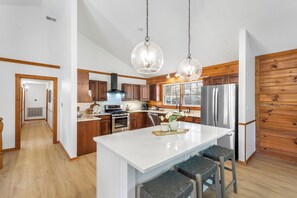 Fridge, microwave, oven, stovetop - Stay at Wild & Blue, Log Home Retreat, Game Room w/ Arcade (White Bluff)