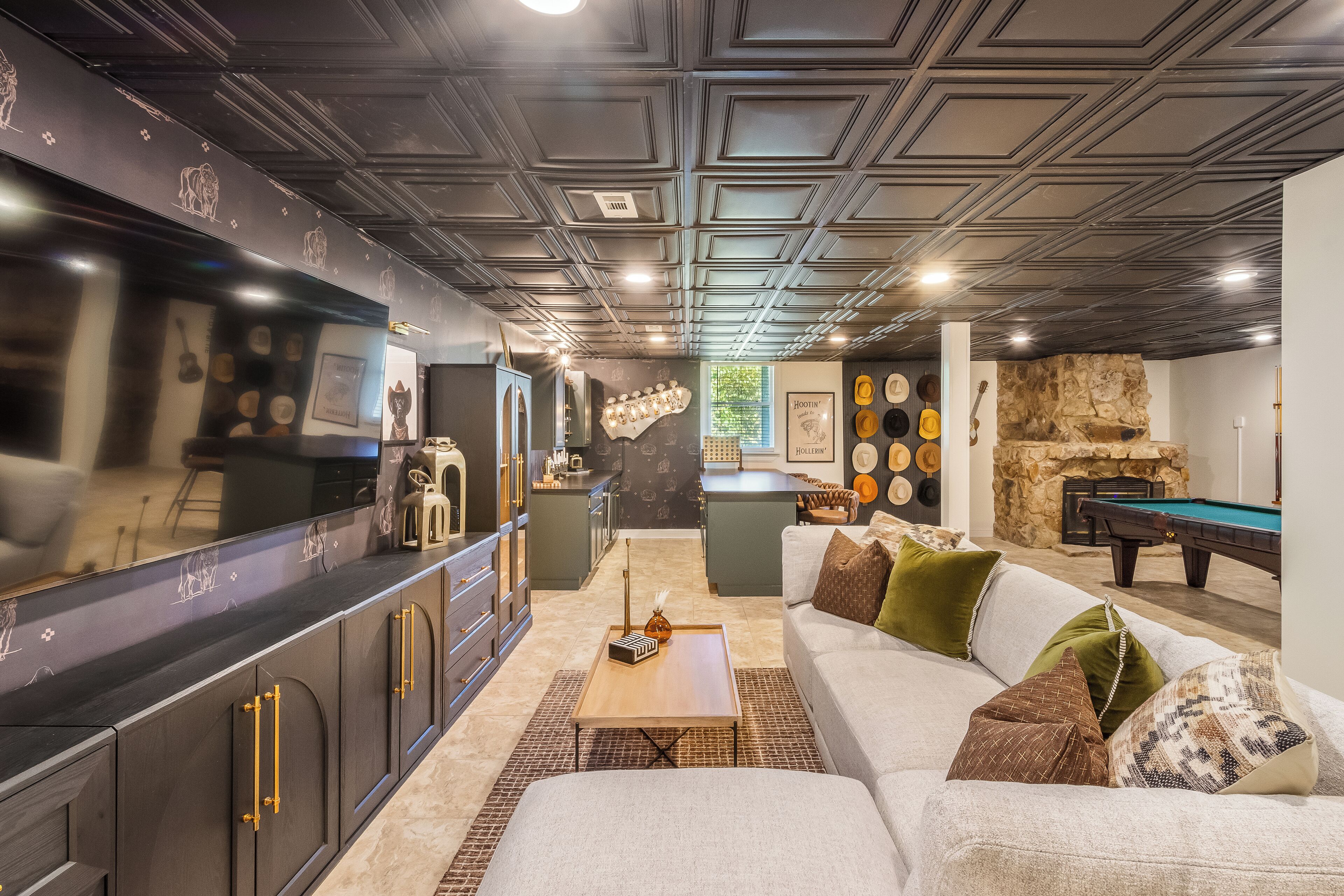 Smart TV, fireplace, video games, books