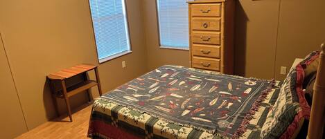 Strykejern/-brett, internettilgang og sengetøy