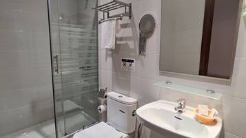 Twin kamer | Badkamer