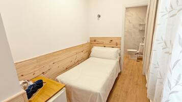 Driepersoonskamer | Een kluis op de kamer, gratis wifi