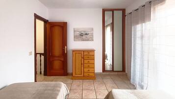 Iron/ironing board, WiFi, bed sheets