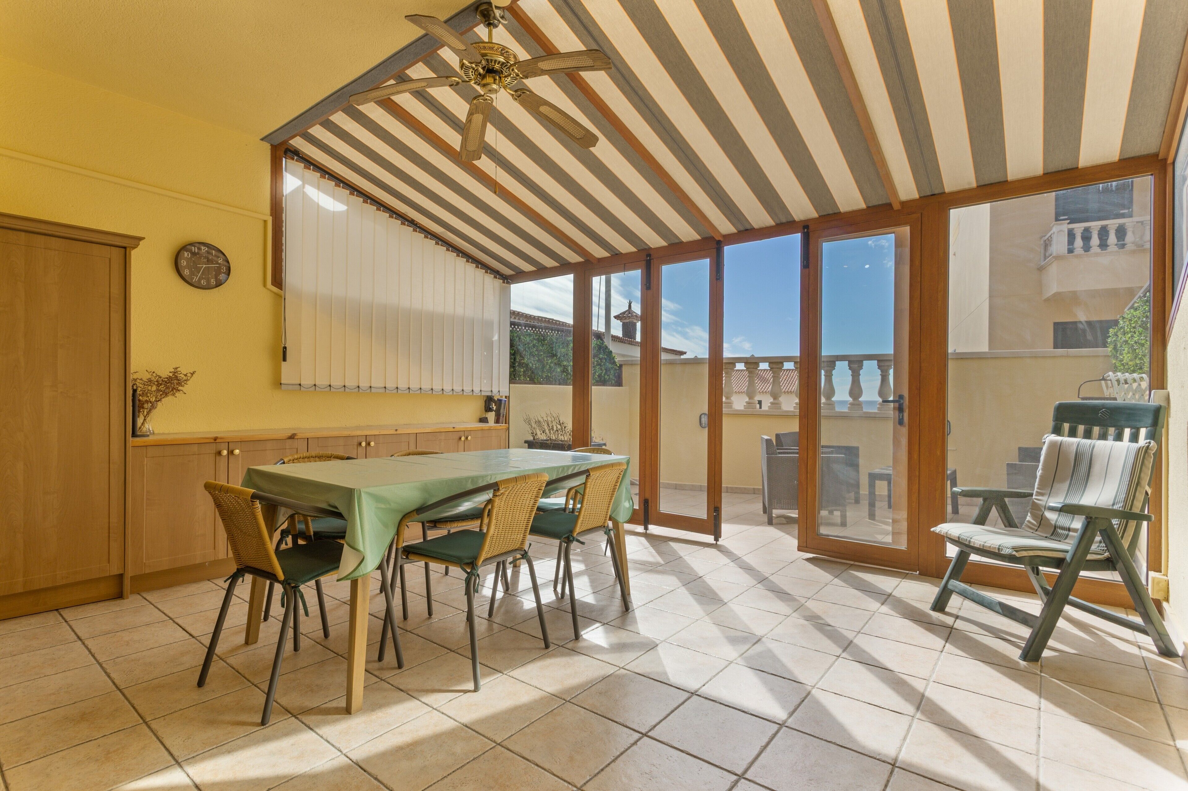 屋外ダイニングエリア