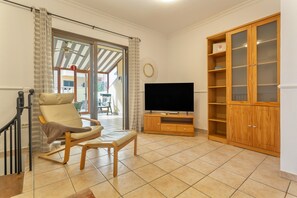 Interior - Vacation Home 'Los Azahares Apartment' with Sea View, Wi-Fi and Air Conditioning (Arona)