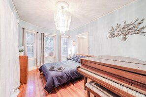 3 bedrooms, free WiFi, bed sheets - Old Brookline Charm 5 min Longwood In-Unit Laundry (Brookline)