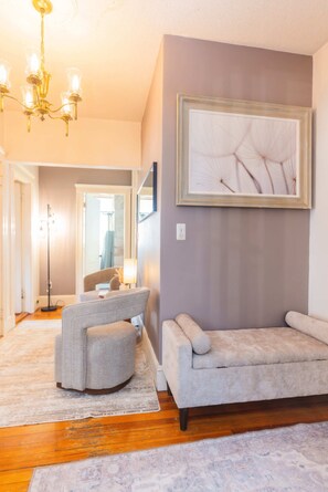 Interior - Old Brookline Charm 5 min Longwood In-Unit Laundry (Brookline)