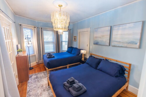 Old Brookline Charm 5 min Longwood In-Unit Laundry