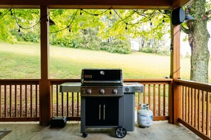 Property grounds - The White House | Hocking Hills, Hot Tub, Theater (Logan)