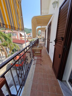 Property grounds - Air-conditioned attic with parking space and small terrace in Santa Maria di Castellabate (Santa Maria di Castellabate)