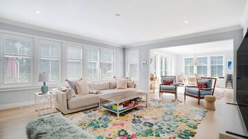 TV, fireplace, ping pong, stereo