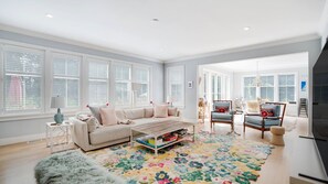 TV, fireplace, ping pong, stereo