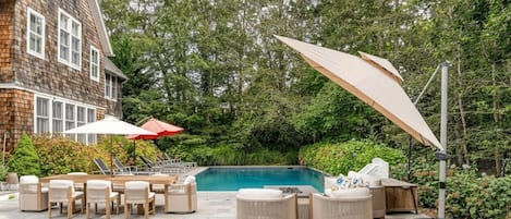 Lämmitetty uima-allas