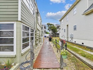 Property grounds - Dewey No. 4 at the Shore Beach Block (Dewey Beach)