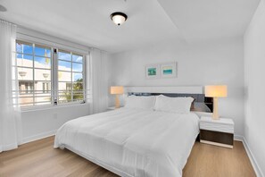 2 bedrooms, WiFi, bed sheets - South Beach 2BR Condo with Ocean Views on Ocean Dr (Miami Beach)