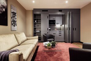 Living area - LÉGÈRE EXPRESS Hotel Leipzig - Apartment with kitchenette & breakfast optional (Leipzig)