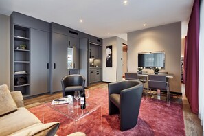 Living area - LÉGÈRE EXPRESS Hotel Leipzig - Apartment with kitchenette & breakfast optional (Leipzig)